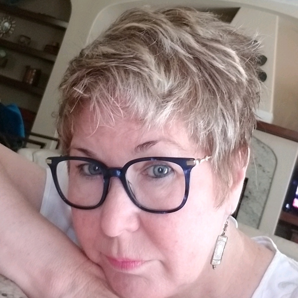 Meet your Posher, Lisa